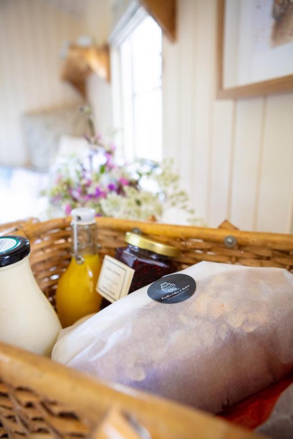 Romantic Secluded Shepherd Hut Hares Rest Southwick  Esterno foto