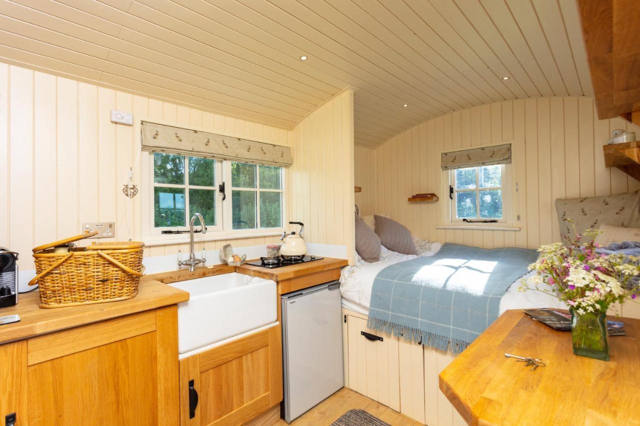 Romantic Secluded Shepherd Hut Hares Rest Southwick  Esterno foto