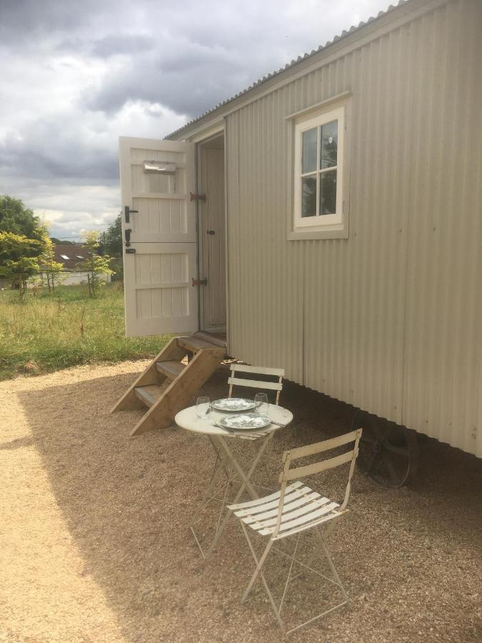Romantic Secluded Shepherd Hut Hares Rest Southwick  Esterno foto