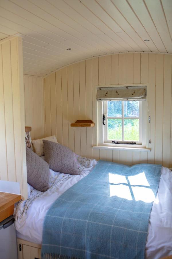 Romantic Secluded Shepherd Hut Hares Rest Southwick  Esterno foto