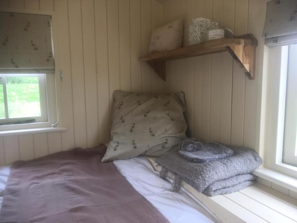 Romantic Secluded Shepherd Hut Hares Rest Southwick  Esterno foto