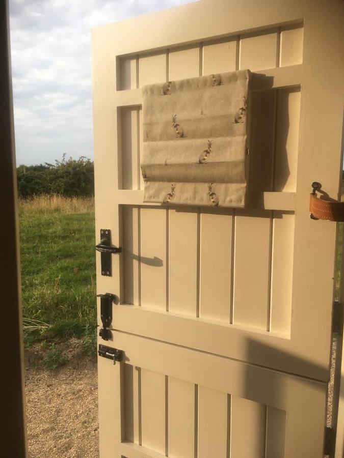 Romantic Secluded Shepherd Hut Hares Rest Southwick  Esterno foto