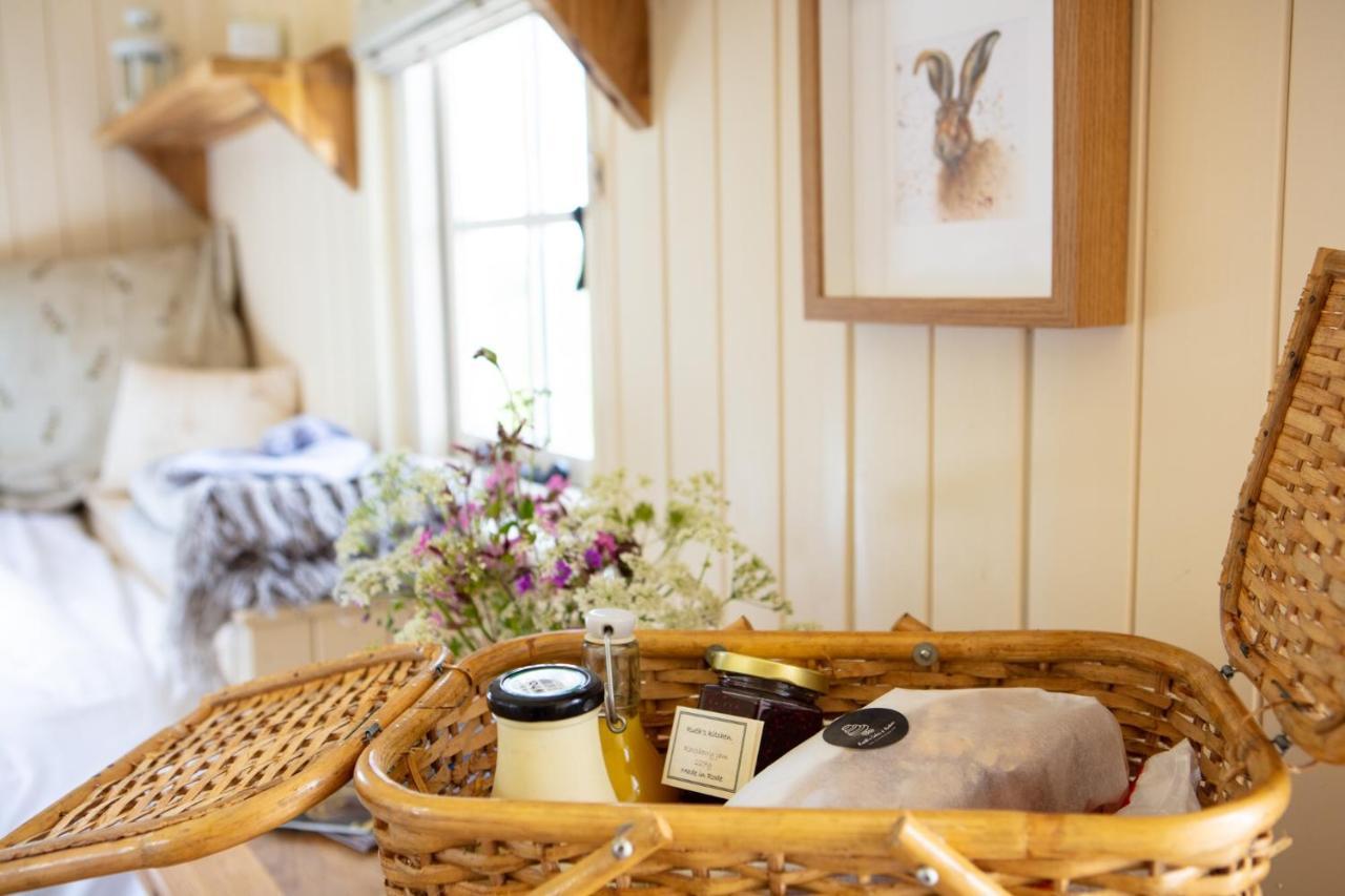 Romantic Secluded Shepherd Hut Hares Rest Southwick  Esterno foto